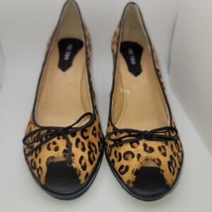 Me Too Leopard Print Calf Hair Peep Toe Heel w/ Black Bow Accent 8M